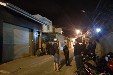 Người đàn ông treo cổ trong căn nhà khóa trái