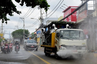 Xe đặc chủng phun khử khuẩn diện rộng toàn TPHCM