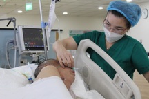 Cán bộ y tế nhận phụ cấp ưu đãi nghề mới, tăng lên mức 100%