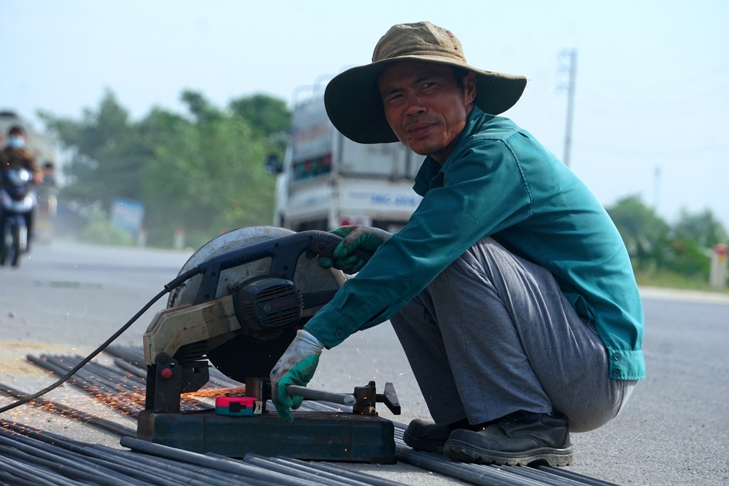 Người lao động vật lộn trong chảo lửa miền Trung - 8 Người lao động vật lộn trong chảo lửa miền Trung - 8