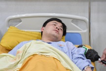 Nhân chứng tai nạn 5 người chết: Nhiều người rơi từ xe khách, nằm la liệt