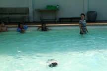 Cứu sống cháu bé bị đuối nước đã nổi dưới hồ bơi