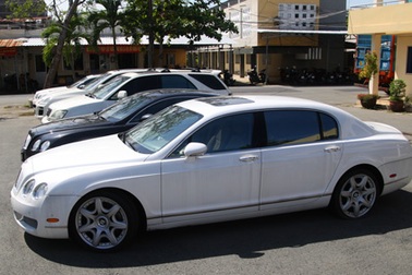 “Trảm” hàng trăm xe ô tô hạng sang bị "bỏ rơi" tại các cảng biển