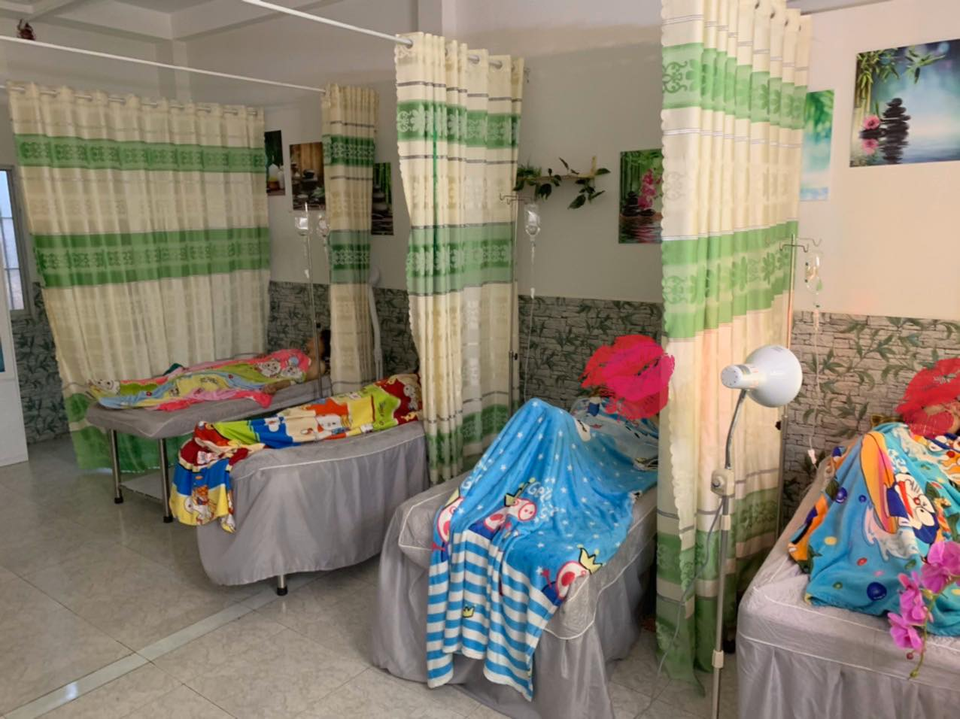 Đột kích lò thẩm mỹ trá hình phá nát đôi gò bồng đảo người bệnh - 2 Đột kích lò thẩm mỹ trá hình phá nát đôi gò bồng đảo người bệnh - 2