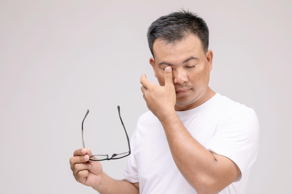 Khô mắt ngày hè, chuyện tưởng không mà lại có - 2 Khô mắt ngày hè, chuyện tưởng không mà lại có - 2