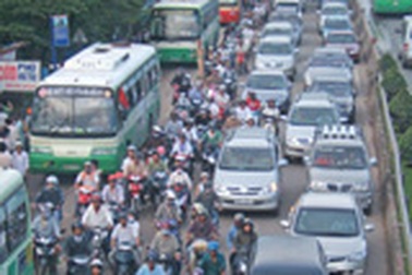 Cửa ngõ phía Đông TPHCM kẹt xe hơn 3 tiếng