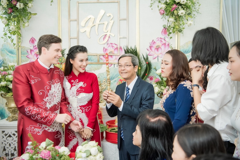 Vợ chồng Hoàng Oanh cấp cứu trước ngày cưới, xúc động trao nhầm nhẫn trong Lễ vu quy - 1 Vợ chồng Hoàng Oanh cấp cứu trước ngày cưới, xúc động trao nhầm nhẫn trong Lễ vu quy - 1