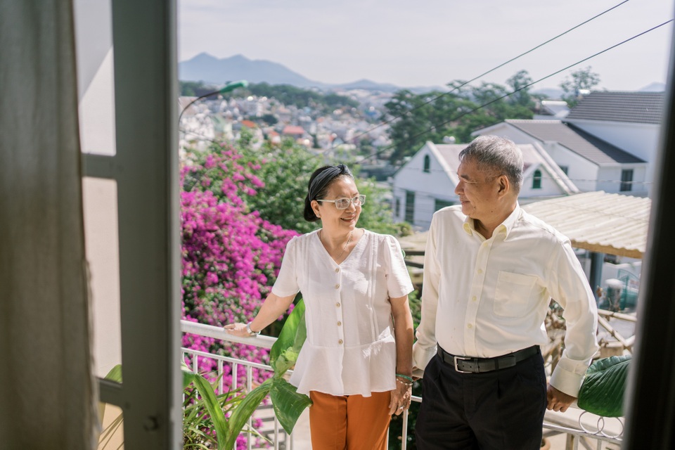 Ngưỡng mộ mối tình gần 40 năm vẫn “xanh ngát” của bố mẹ Á hậu Thuỳ Dung - 16 Ngưỡng mộ mối tình gần 40 năm vẫn “xanh ngát” của bố mẹ Á hậu Thuỳ Dung - 16