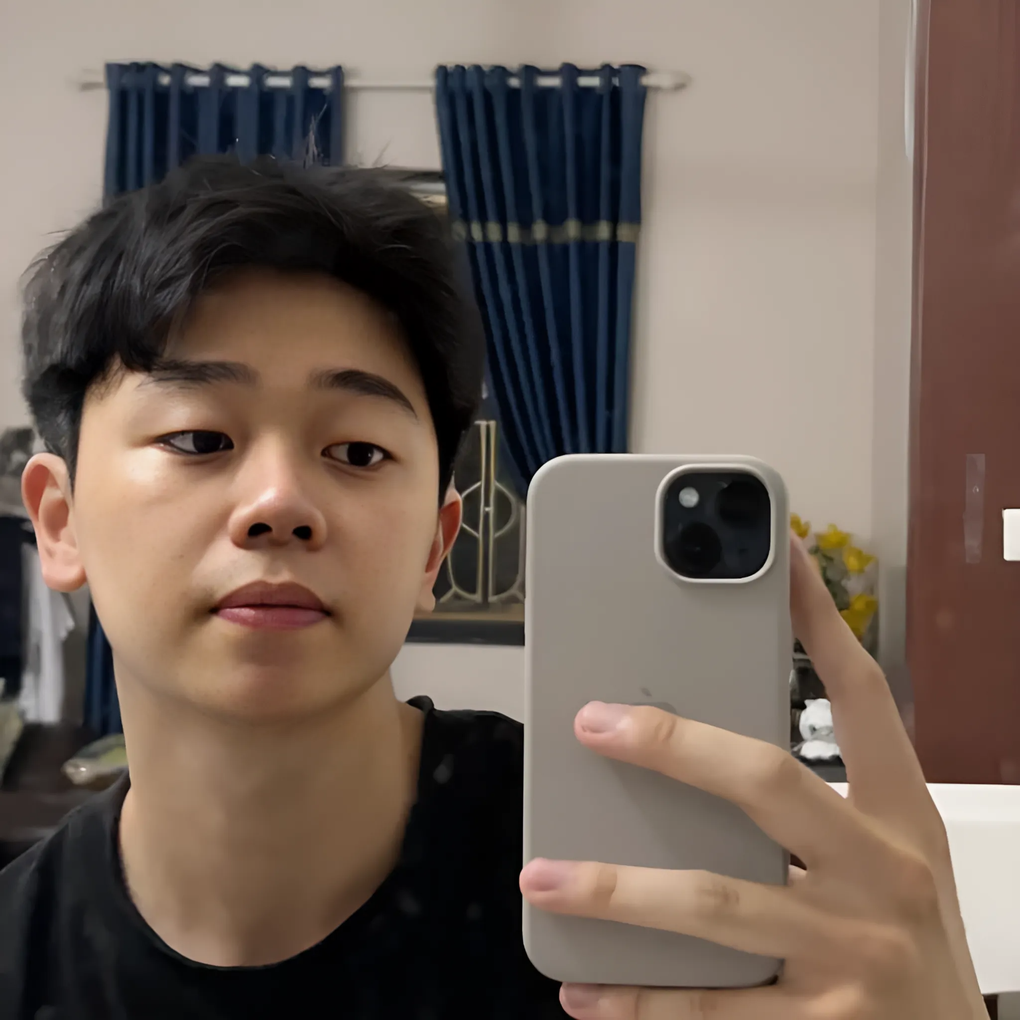 Chàng cơ phó 23 tuổi gây thương nhớ với vẻ điển trai, dễ thương - 5 Chàng cơ phó 23 tuổi gây thương nhớ với vẻ điển trai, dễ thương - 5