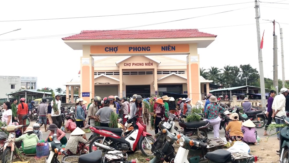 Nhộn nhịp phiên chợ bán Lộc đầu năm ở Phú Yên - 1 Nhộn nhịp phiên chợ bán Lộc đầu năm ở Phú Yên - 1