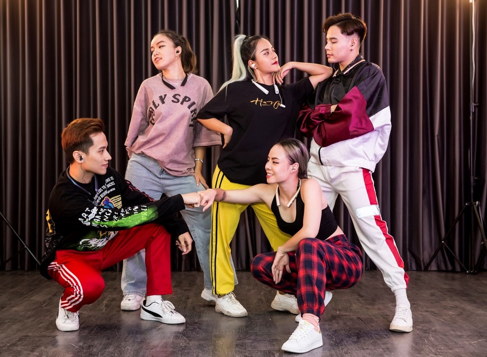 Lí do Hanoi X-Girls và “hot gymer” Tracy Lê ưa chuộng tai nghe Bluetooth - 1 Lí do Hanoi X-Girls và “hot gymer” Tracy Lê ưa chuộng tai nghe Bluetooth - 1