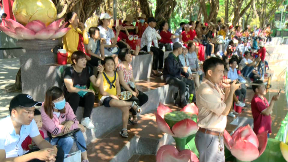 Suối Tiên, Thảo Cầm viên quá tải ngày mùng 2 Tết - 3 Suối Tiên, Thảo Cầm viên quá tải ngày mùng 2 Tết - 3