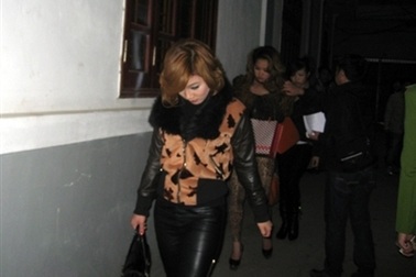 Bốn nữ sinh phê thuốc lắc trong nhà nghỉ