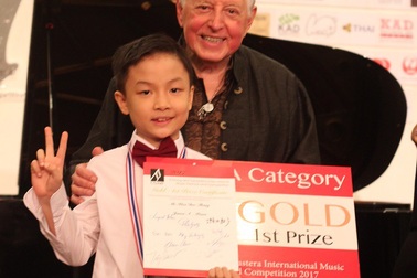 Hai tài năng trẻ Việt Nam đoạt huy chương vàng cuộc thi âm nhạc quốc tế tại Thái Lan