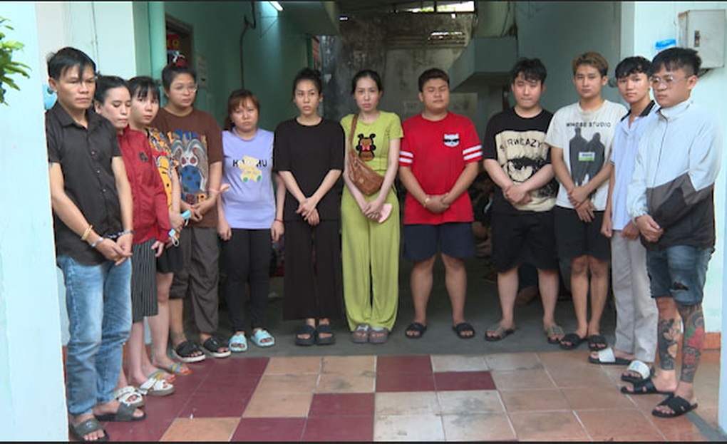 Bắt 56 người trong băng lừa đảo thông báo trúng thưởng ở TPHCM - 2 Bắt 56 người trong băng lừa đảo thông báo trúng thưởng ở TPHCM - 2