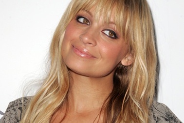 Nicole Richie đã sinh con trai