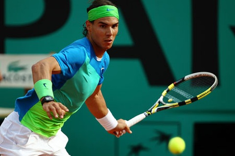 Nadal tiến vào bán kết, Djokovic thua tức tưởi