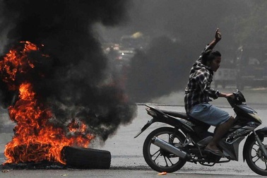 Kinh tế Myanmar tê liệt hậu binh biến