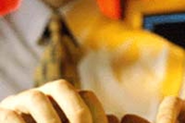 Kẻ lừa đảo trên eBay phải ngồi xà lim