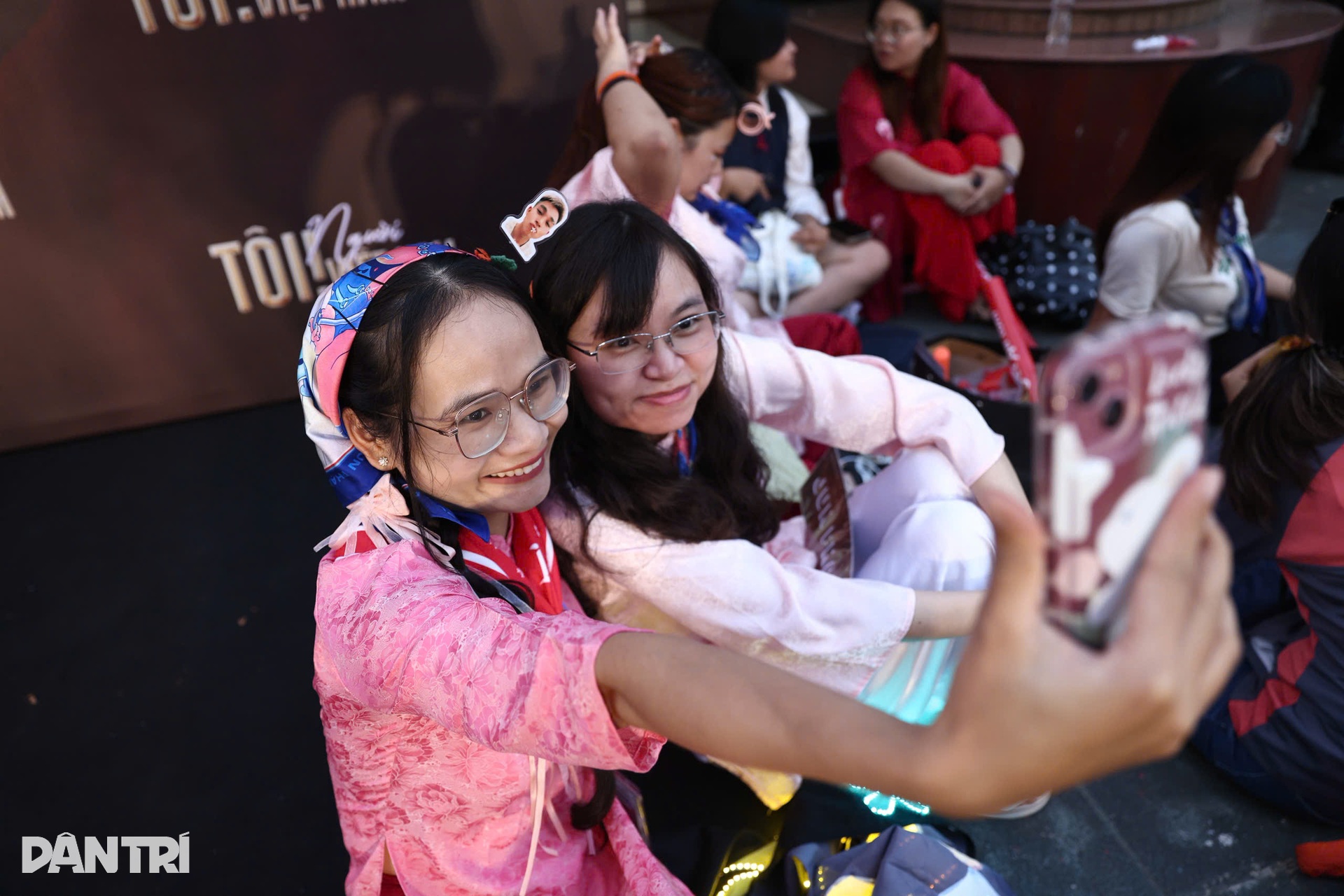 Hẹn nhau mặc áo dài, lan tỏa tinh thần dân tộc tại Tôi! Người Việt Nam - 4 Hẹn nhau mặc áo dài, lan tỏa tinh thần dân tộc tại Tôi! Người Việt Nam - 4