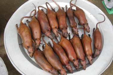 Những món đặc sản “khó nuốt” thách thức người ăn