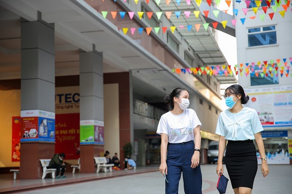 Bệnh nhân Covid-19 từng đến trường học, hơn 30.000 sinh viên phải nghỉ học - 1 Bệnh nhân Covid-19 từng đến trường học, hơn 30.000 sinh viên phải nghỉ học - 1