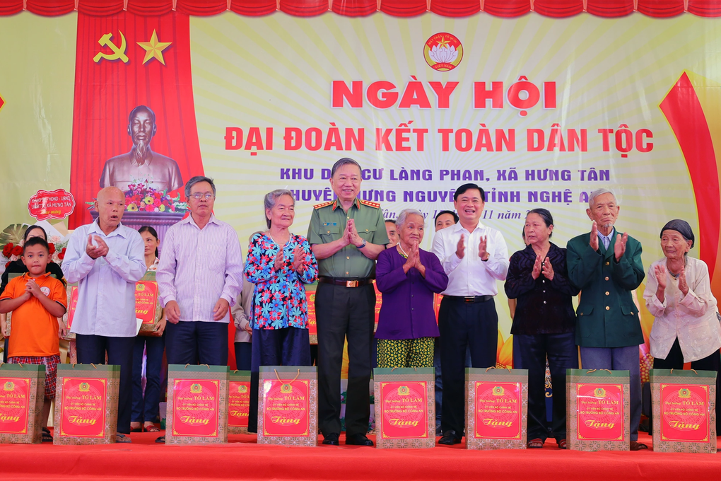 Đại tướng Tô Lâm dự Ngày hội đại đoàn kết tại xã nông thôn mới nâng cao - 6 Đại tướng Tô Lâm dự Ngày hội đại đoàn kết tại xã nông thôn mới nâng cao - 6