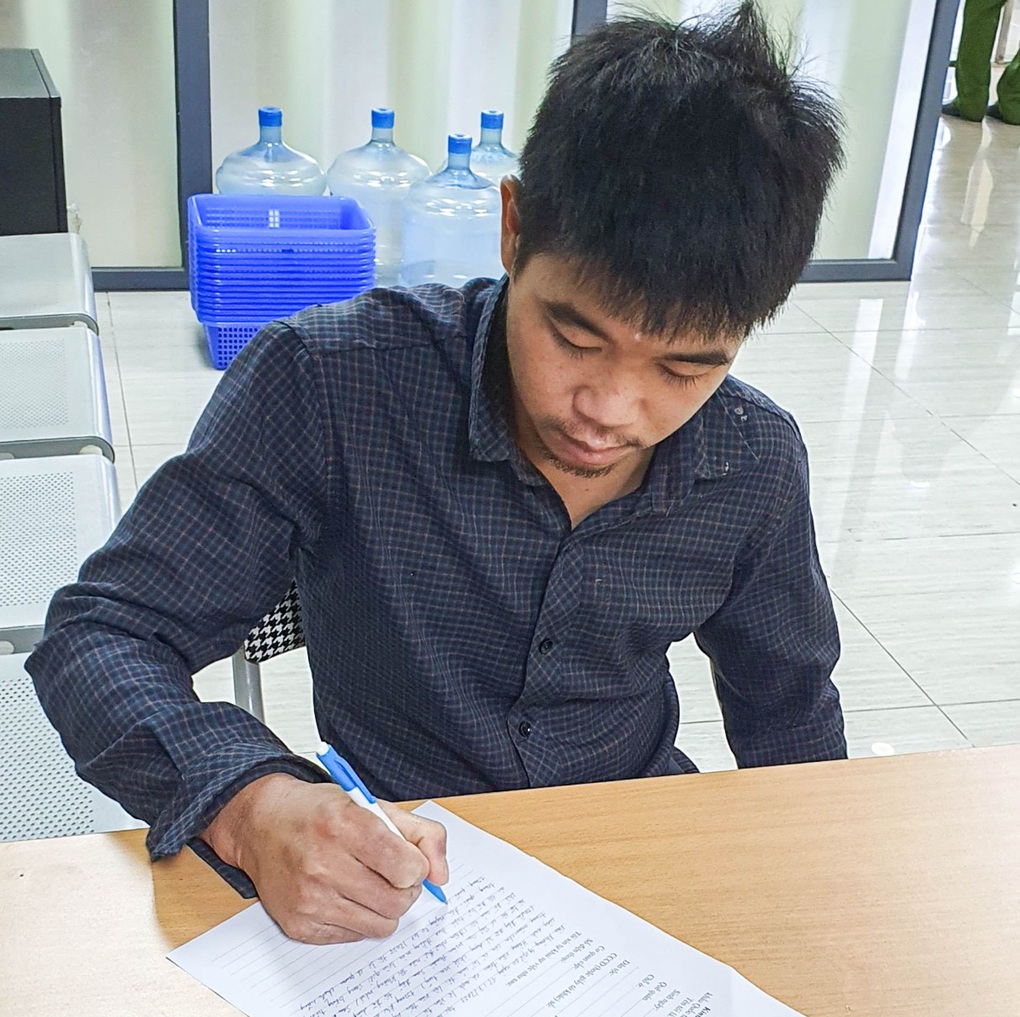 Nghịch tử sát hại bố đẻ rồi bỏ trốn sang Trung Quốc - 2 Nghịch tử sát hại bố đẻ rồi bỏ trốn sang Trung Quốc - 2