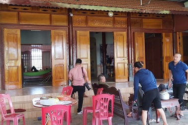 Nhặt được đá đỏ tiền tỷ, hộ dân Nghệ An &#34;nhận&#34; thêm tiền hỗ trợ Covid-19