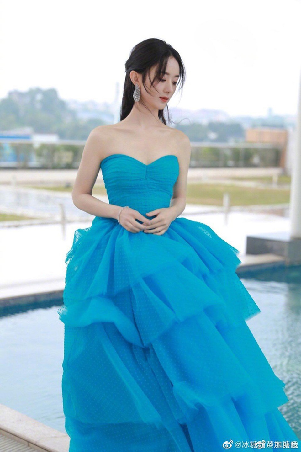 Bà mẹ một con Triệu Lệ Dĩnh hoá thân thành nàng Lọ lem xinh đẹp - 1 Bà mẹ một con Triệu Lệ Dĩnh hoá thân thành nàng Lọ lem xinh đẹp - 1