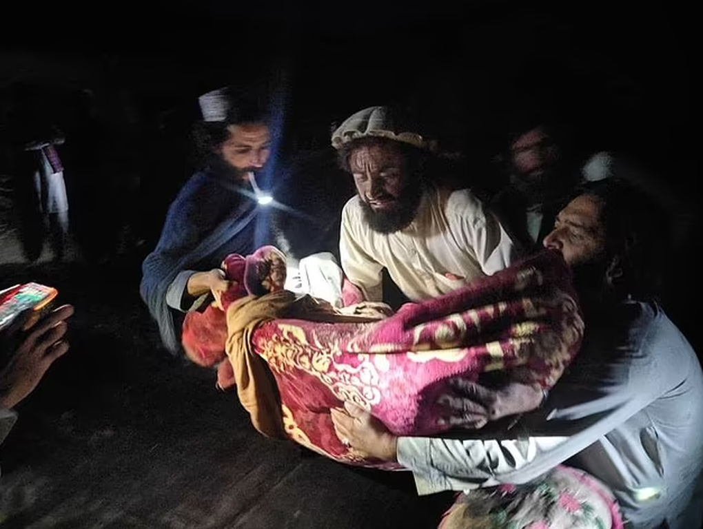 Động đất rung chuyển Afghanistan, 280 người chết - 1 Động đất rung chuyển Afghanistan, 280 người chết - 1