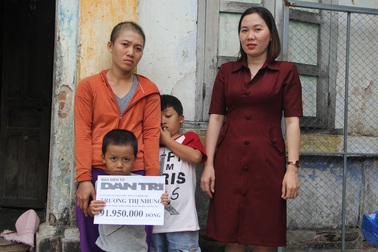 Bạn đọc giúp đỡ người mẹ ung thư “cày ải” kiếm tiền chữa bệnh tim cho con