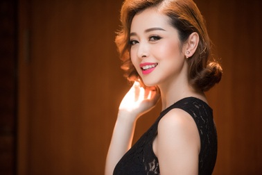 Hoa hậu Jennifer Phạm khoe vẻ đẹp kiêu kì