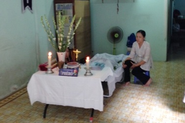 Thùng xe ben đè chết chủ xe