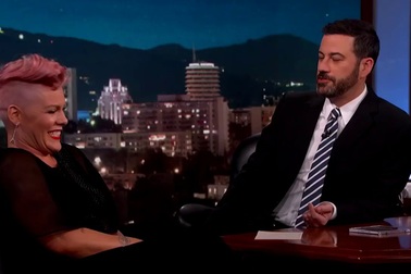 Johnny Depp xuất hiện bên Pink