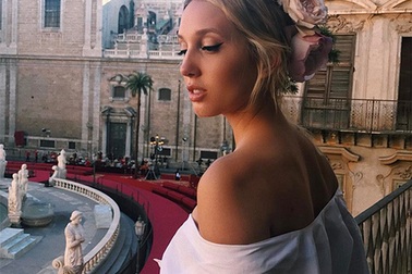 Những kỳ nghỉ vương giả của nàng công chúa Hy Lạp xinh đẹp