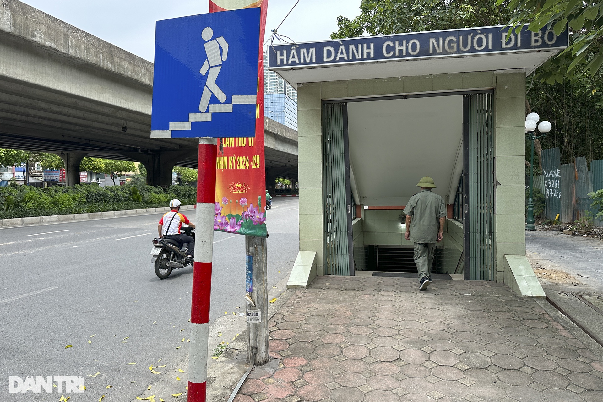 Hầm đi bộ ở Hà Nội sạch sẽ, thoáng mát nhưng vắng người sử dụng - 9 Hầm đi bộ ở Hà Nội sạch sẽ, thoáng mát nhưng vắng người sử dụng - 9