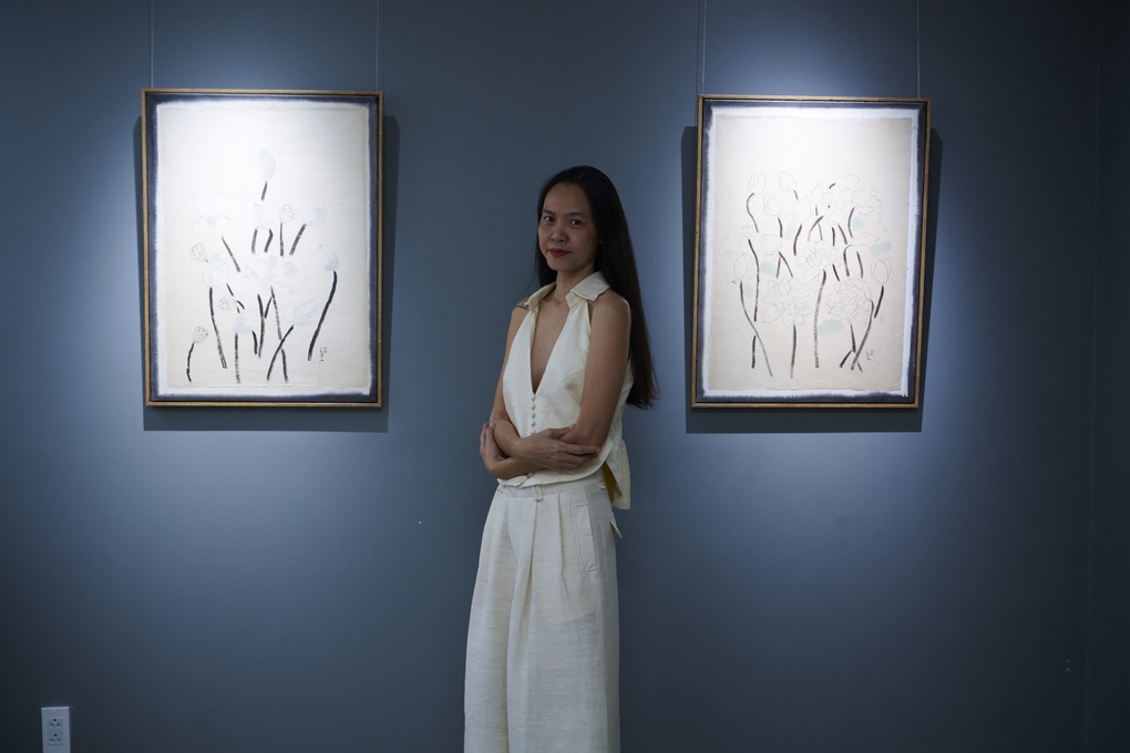 Lụa, giấy dó và gốm lấy cảm hứng sen trong triển lãm tại TPHCM - 3