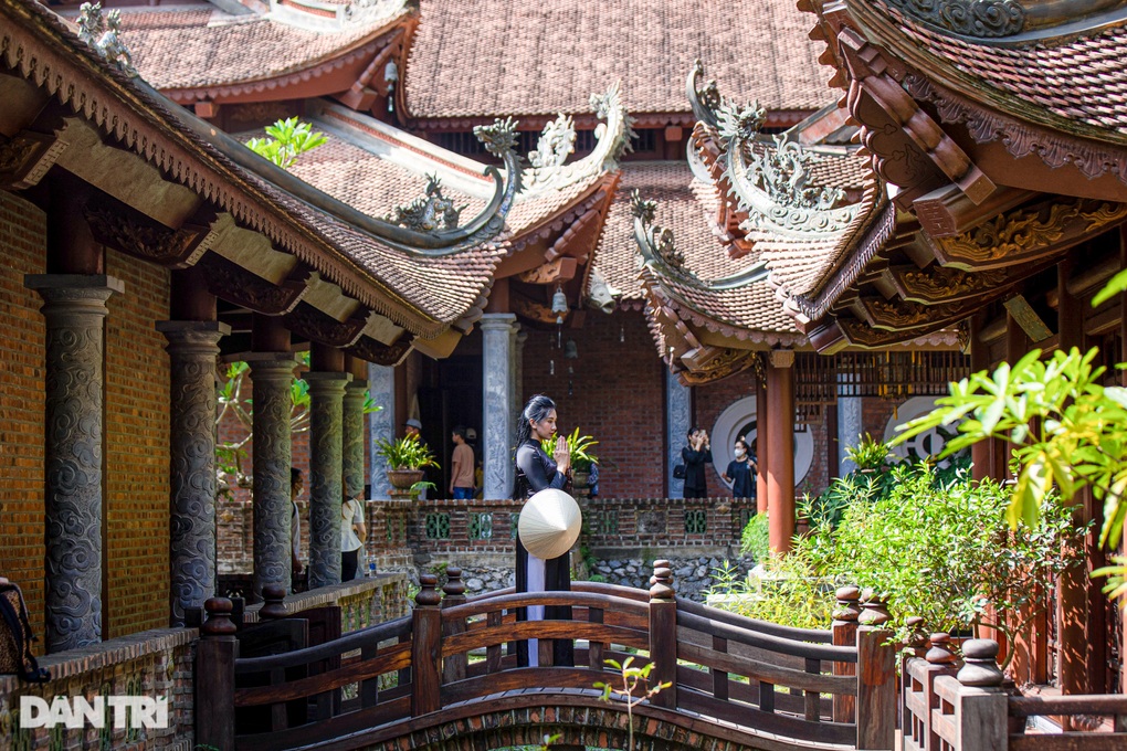 Ngôi chùa như đang ẩn mình trong rừng cây ở Hà Nam - 11 Ngôi chùa như đang ẩn mình trong rừng cây ở Hà Nam - 11