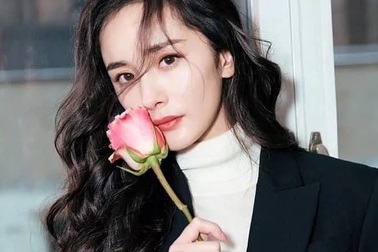 Dương Mịch khoe vòng eo “cực phẩm”