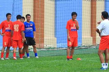 ĐT Việt Nam: Mỏi mắt chờ “viện binh”