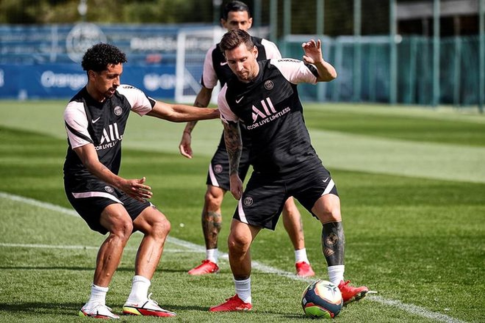 Messi cười tươi rói trong buổi tập đầu tiên với PSG - 5 Messi cười tươi rói trong buổi tập đầu tiên với PSG - 5