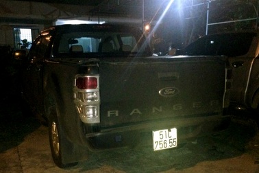 Hai cha con nhà báo dùng biển số giả…“ngụy trang tác nghiệp”