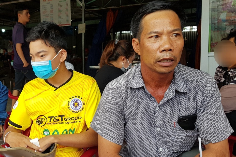 Nam sinh bị nhóm bạn đổ chất lạ vào miệng, bàng hoàng kể lại sự việc - 2 Nam sinh bị nhóm bạn đổ chất lạ vào miệng, bàng hoàng kể lại sự việc - 2