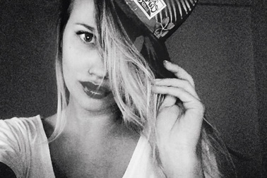 Ngắm bạn gái xinh đẹp của ngôi sao 90 triệu euro Higuain