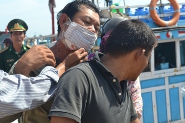 Tàu Trung Quốc tấn công  tàu cá Việt Nam ở Hoàng Sa, 1 ngư dân Lý Sơn bị thương