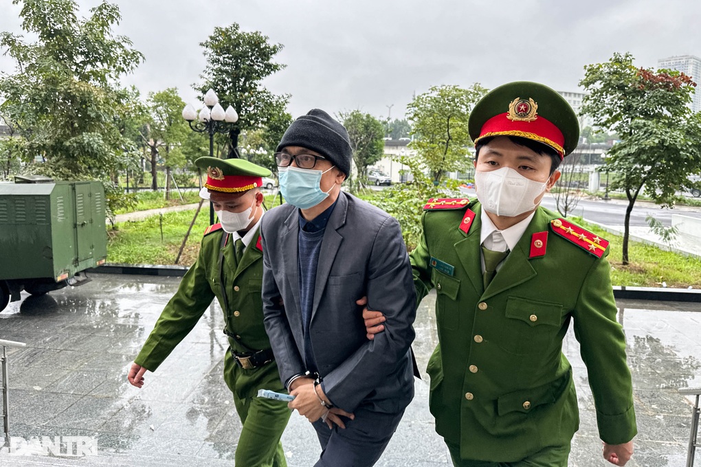 Đại án Việt Á: VKS bất ngờ đề nghị miễn trách nhiệm hình sự cho 2 bị cáo - 5 Đại án Việt Á: VKS bất ngờ đề nghị miễn trách nhiệm hình sự cho 2 bị cáo - 5
