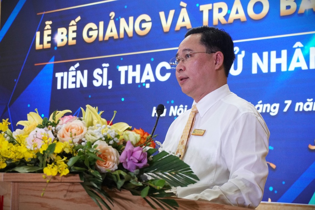 Trường ĐH Công đoàn trao bằng tốt nghiệp cho 1.723 sinh viên - 2 Trường ĐH Công đoàn trao bằng tốt nghiệp cho 1.723 sinh viên - 2