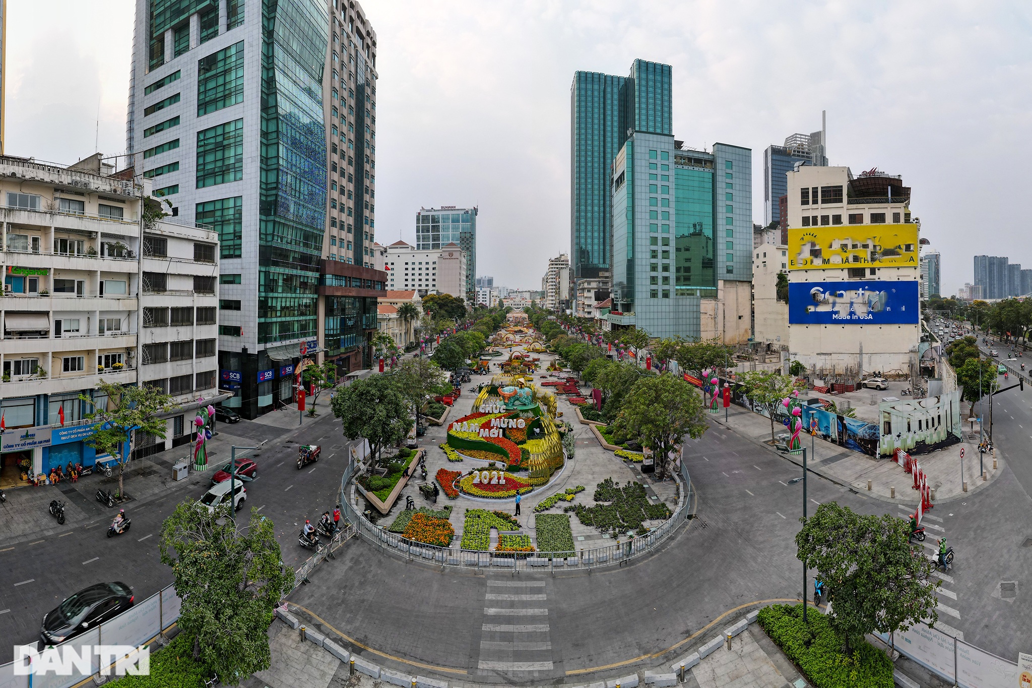 Đàn trâu hơn 60 con xuất hiện trên đường hoa Nguyễn Huệ chào xuân Tân Sửu - 2 Đàn trâu hơn 60 con xuất hiện trên đường hoa Nguyễn Huệ chào xuân Tân Sửu - 2