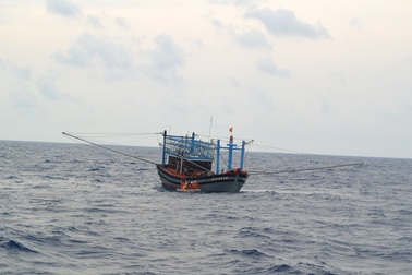 Huy động 20 tàu thuyền tìm kiếm ngư dân mất tích ở biển Cù Lao Chàm